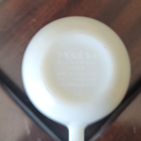 Vintage Pyrex cups, set of 2 - Picture 4 of 5